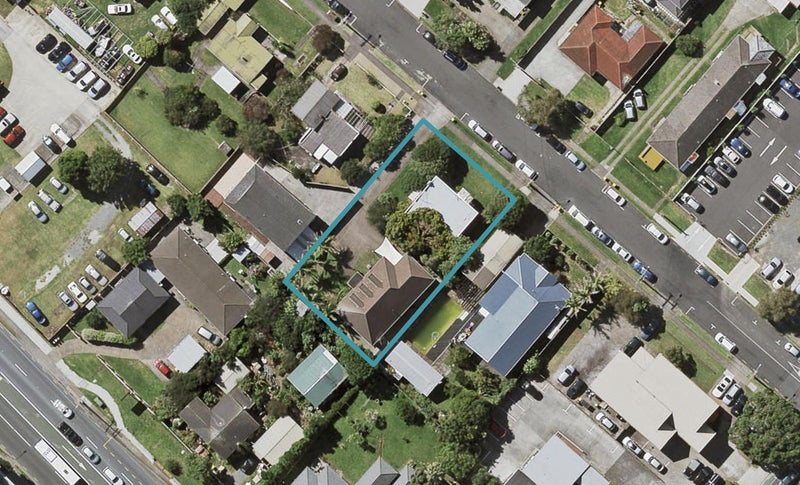 1/4 Thornton Road, Milford, Auckland - Carousel 1