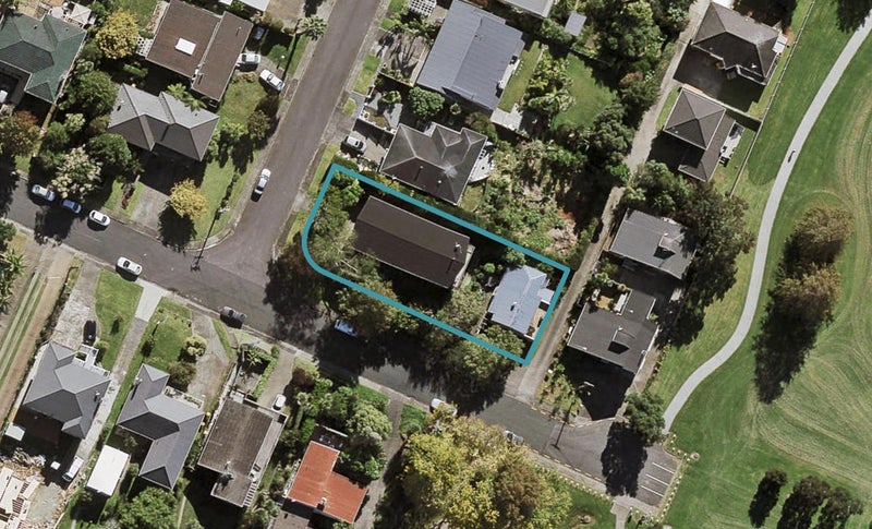 2/74 Mcbreen Avenue, Northcote, Auckland - Carousel 1