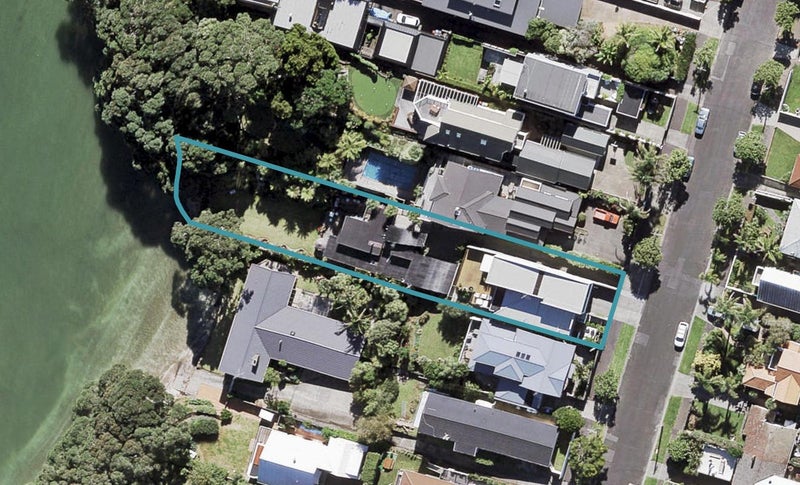 26 Harbour View Road, Point Chevalier, Auckland - Carousel 1