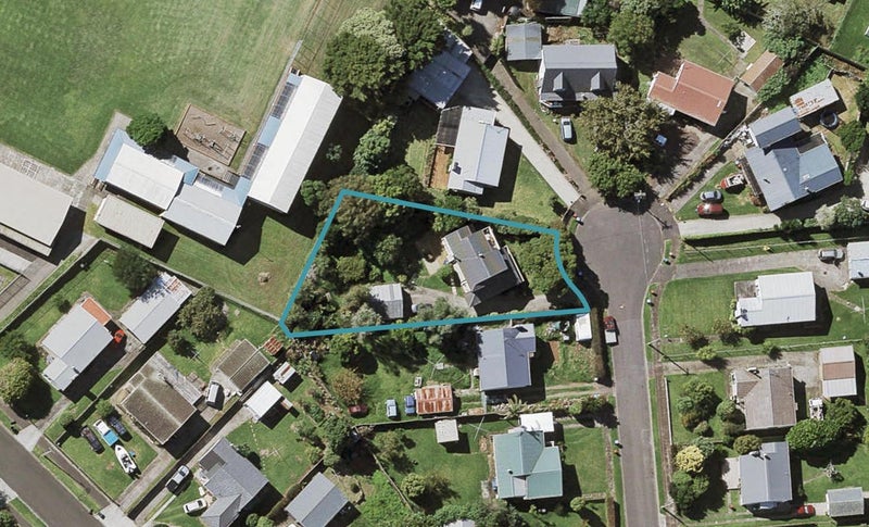 8 Tuakana Street, Point England, Auckland - Carousel 1