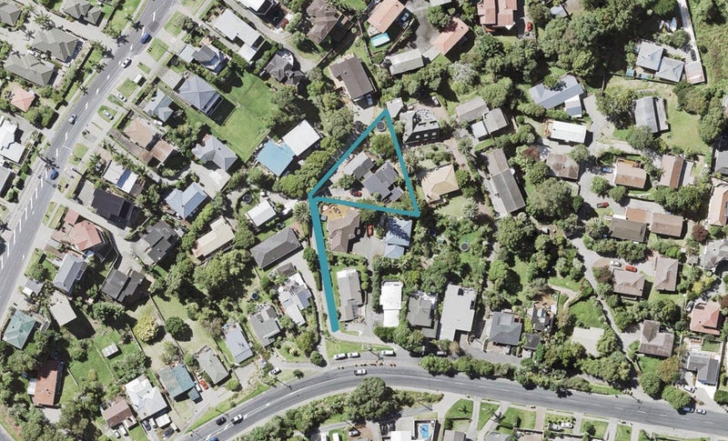 1/661 Beach Road, Rothesay Bay, Auckland - Carousel 1