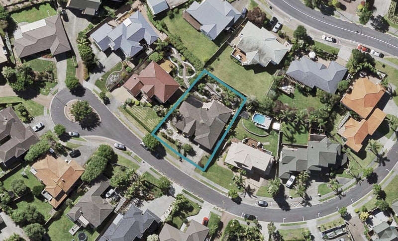 7 Baulcomb Parade, Windsor Park, Auckland - Carousel 1