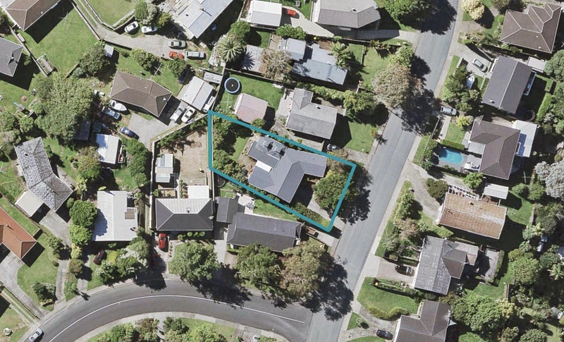 13 Finnerty Avenue, Howick, Auckland - Carousel 1
