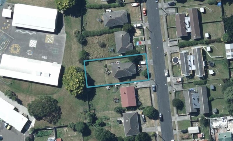 34 Justine Street, Cannons Creek, Porirua - Carousel 1