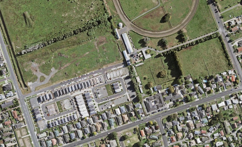 69 Divide Loop, Takanini, Auckland - Carousel 1