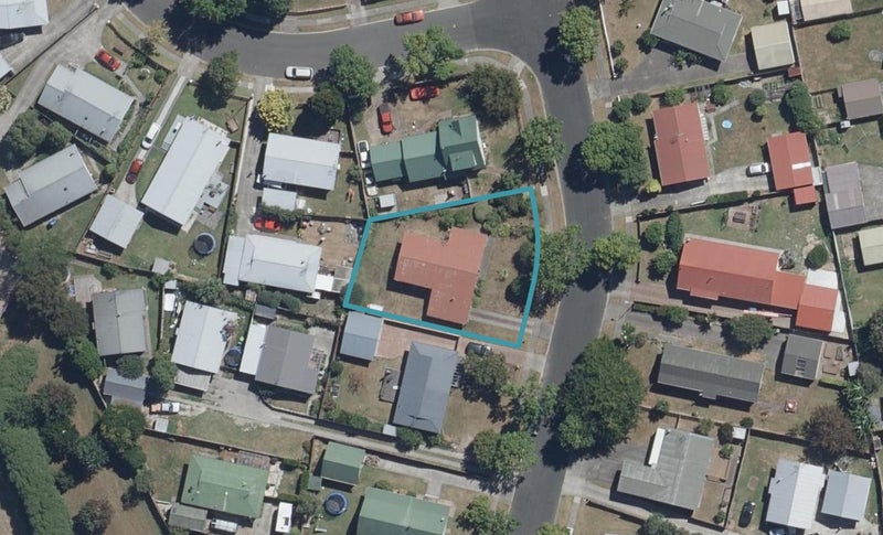 99 Oakfield Crescent, Pukete, Hamilton - Carousel 1