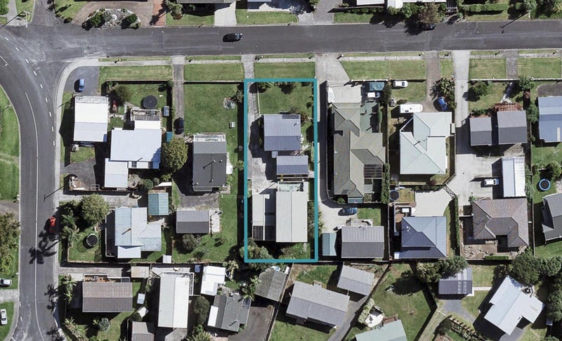 5B Crispe Road, Clarks Beach, Clarks Beach - Carousel 1