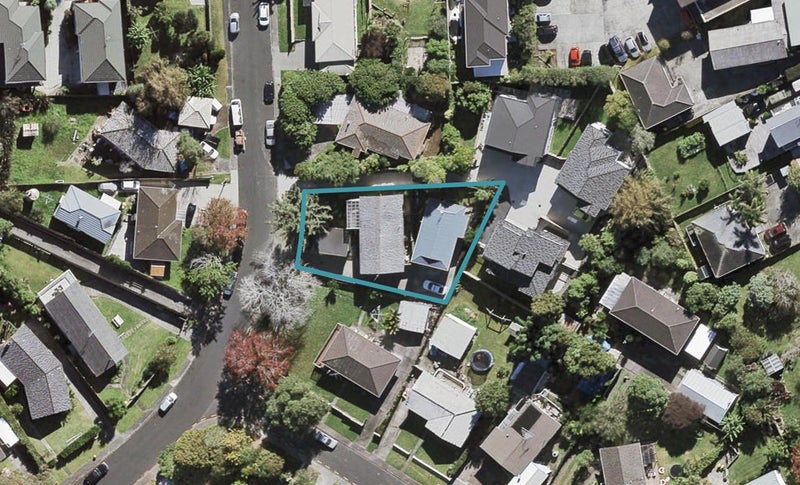 8 Powrie Street, Glenfield, Auckland - Carousel 1