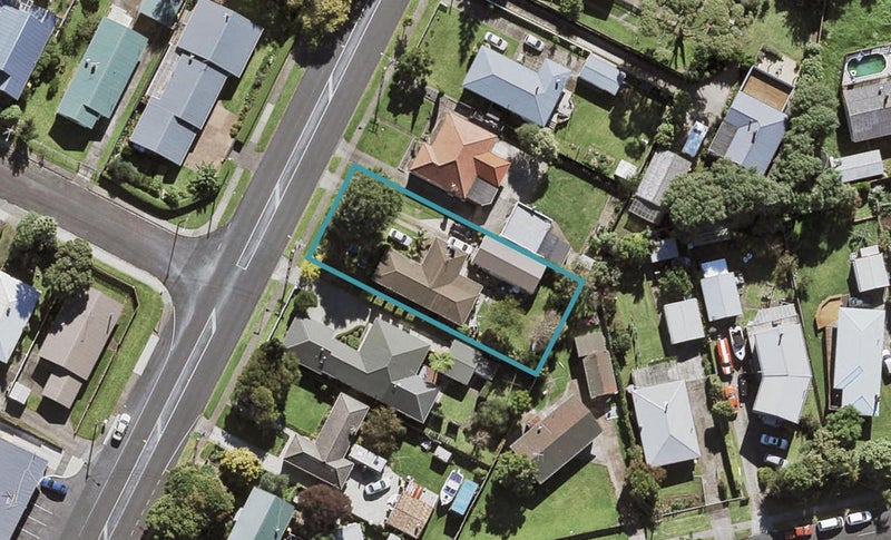 17 Wallace Road, Mangere Bridge, Auckland - Carousel 1