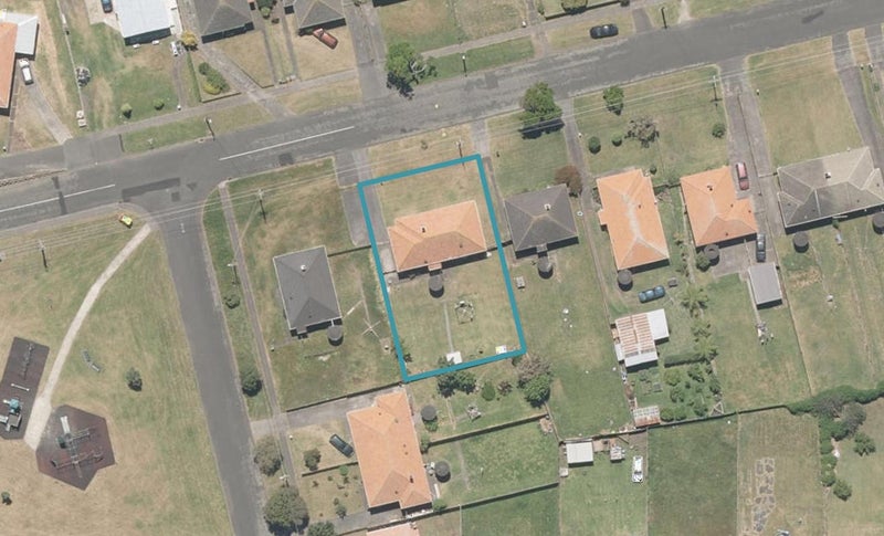 15 Duigan Street, Gonville, Whanganui - Carousel 1