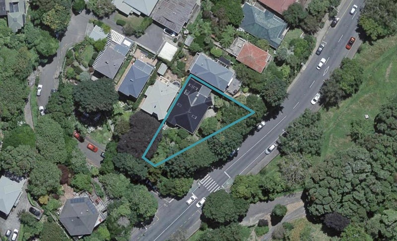 96 Glenmore Street, Northland, Wellington - Carousel 1