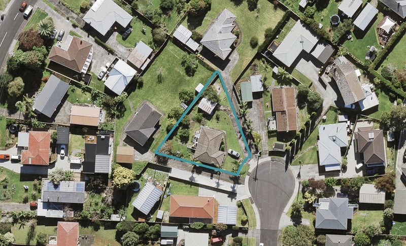 18 Helga Crescent, Te Atatu Peninsula, Auckland - Carousel 1