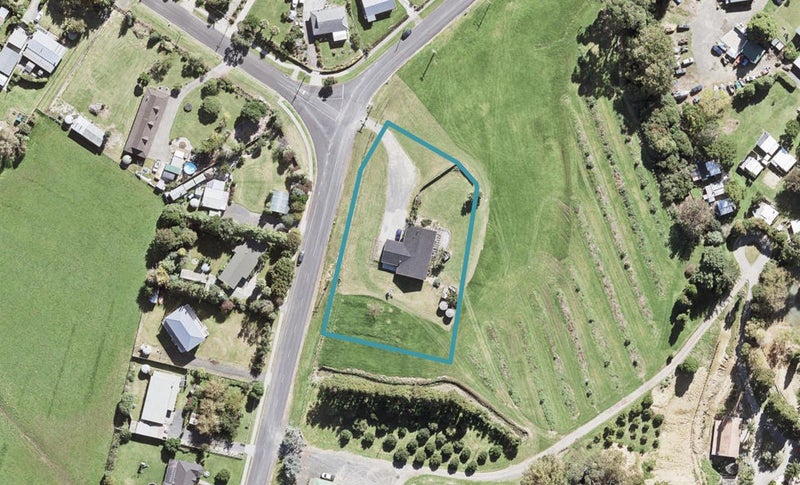 32 Orere Point Road, Ōrere Point - Carousel 1