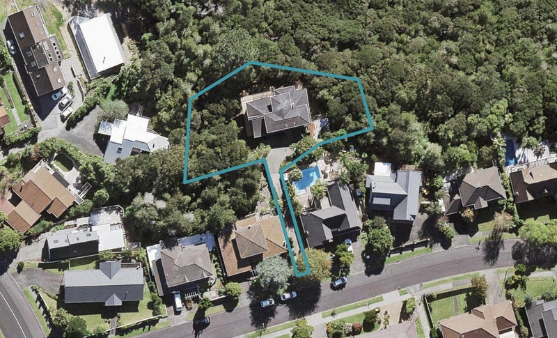 8 Ravenstone Place, Chatswood, Auckland - Carousel 1