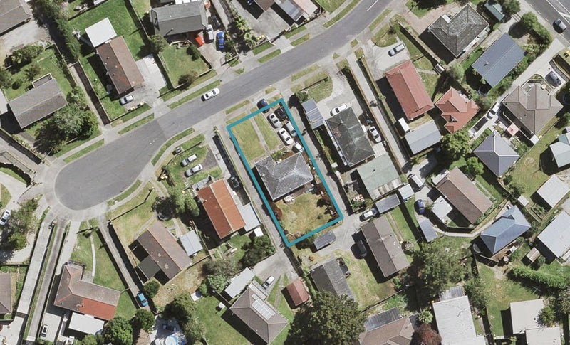 12 Sabot Place, Massey, Auckland - Carousel 1