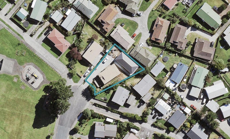 31 Starforth Place, Henderson, Auckland - Carousel 1