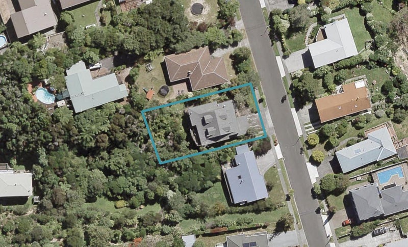 8 Seymour Grove, Kingsley Heights, Upper Hutt - Carousel 1