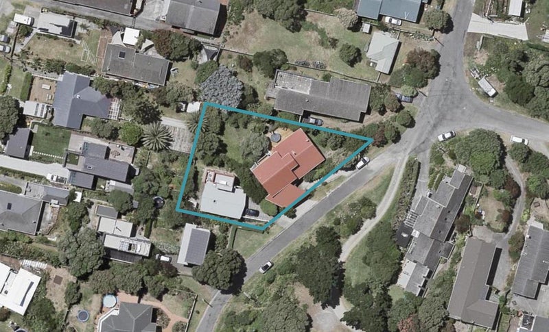 22 McKenzie Avenue, Raumati South, Paraparaumu - Carousel 1