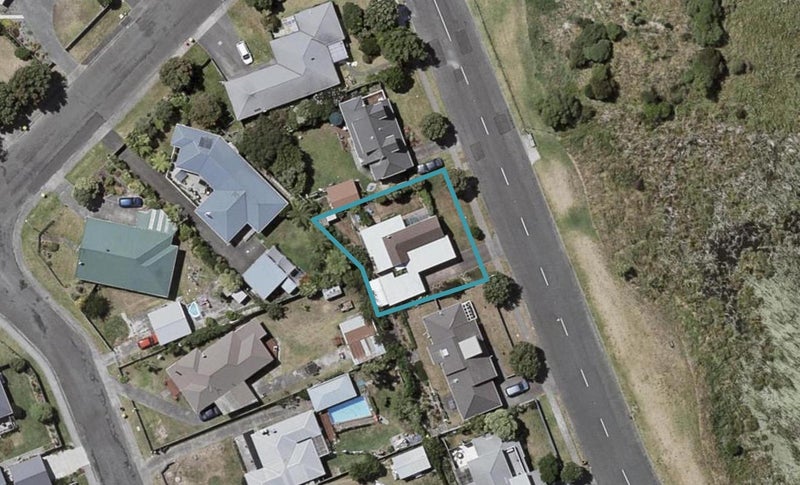 282 Manly Street, Paraparaumu Beach, Paraparaumu - Carousel 1