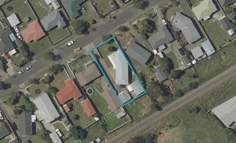 35 Tararua Terrace, Cloverlea, Palmerston North - Carousel 1