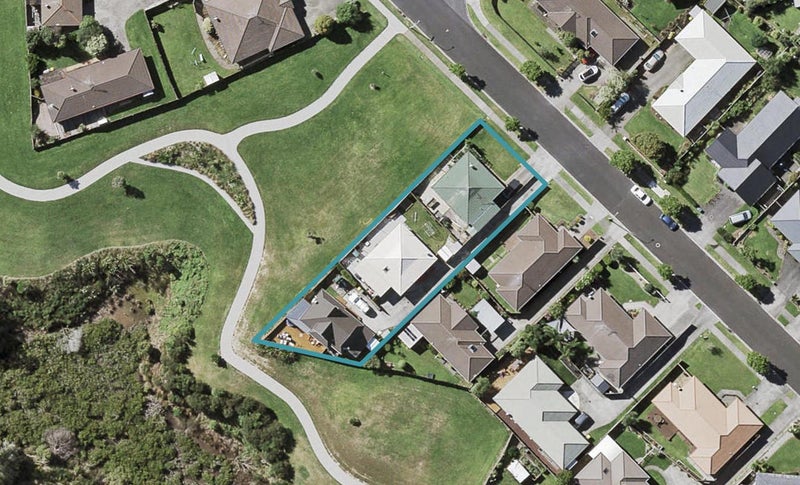 1/66 FRANK NOBILO DR, Golflands, Auckland - Carousel 1