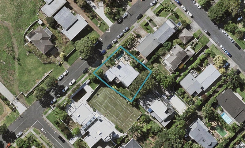 15 Rangitira Avenue, Takapuna, Auckland - Carousel 1