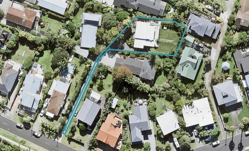29 Ellangowan Road, Waiake, Auckland - Carousel 1