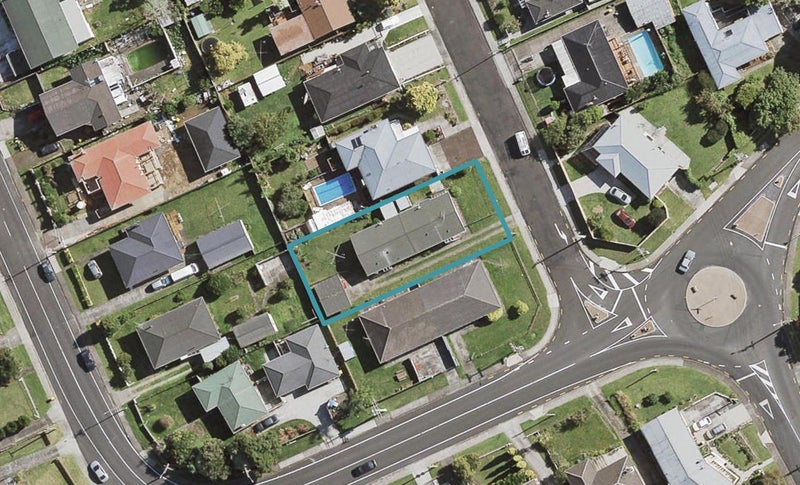 2/4 Hollinbrigg Place, Manurewa, Auckland - Carousel 1