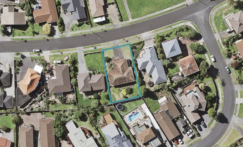 60 Dalwhinnie Parade, Highland Park, Auckland - Carousel 1