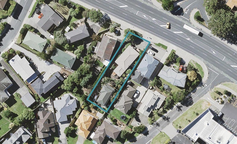 2/556 East Coast Road, Windsor Park, Auckland - Carousel 1