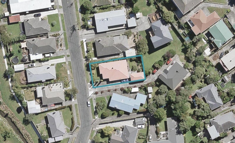 13 Parnell Street, Fairfield, Lower Hutt - Carousel 1