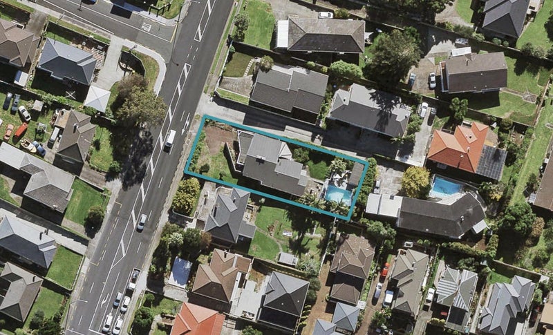 82 Hillsborough Road, Hillsborough, Auckland - Carousel 1