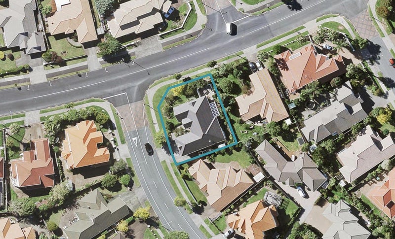 2 Jane Eyre Drive, Somerville, Auckland - Carousel 1