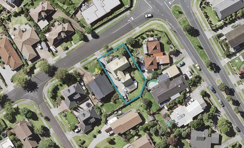 44 Dalwhinnie Parade, Highland Park, Auckland - Carousel 1
