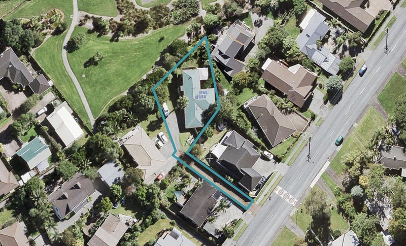 13A Avonleigh Road, Green Bay, Auckland - Carousel 1