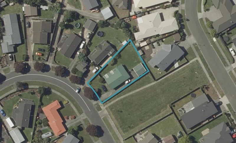 27 Peppertree Glade, Kelvin Grove, Palmerston North - Carousel 1
