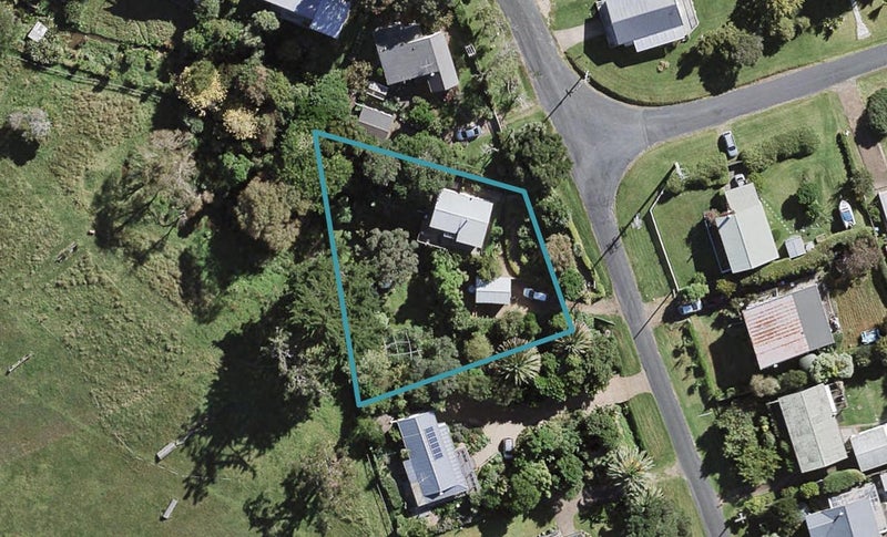 45 Tahatai Road, Oneroa, Waiheke Island - Carousel 1