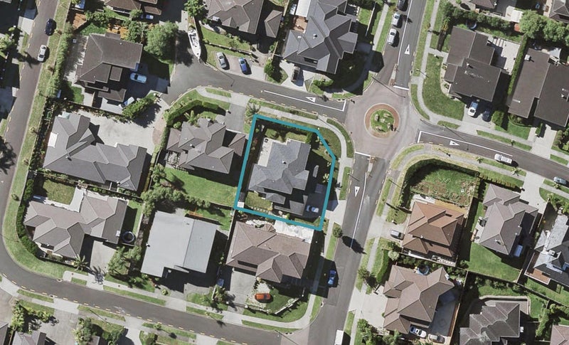 22 Chateau Rise, Flat Bush, Auckland - Carousel 1