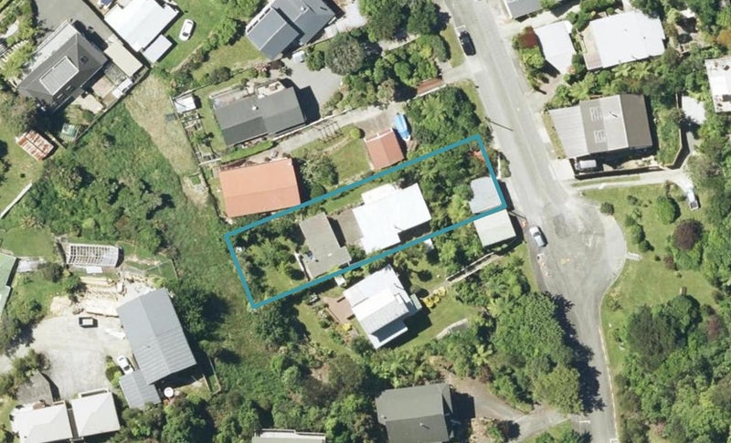 7 Amelia Crescent, Waikawa, Picton - Carousel 1