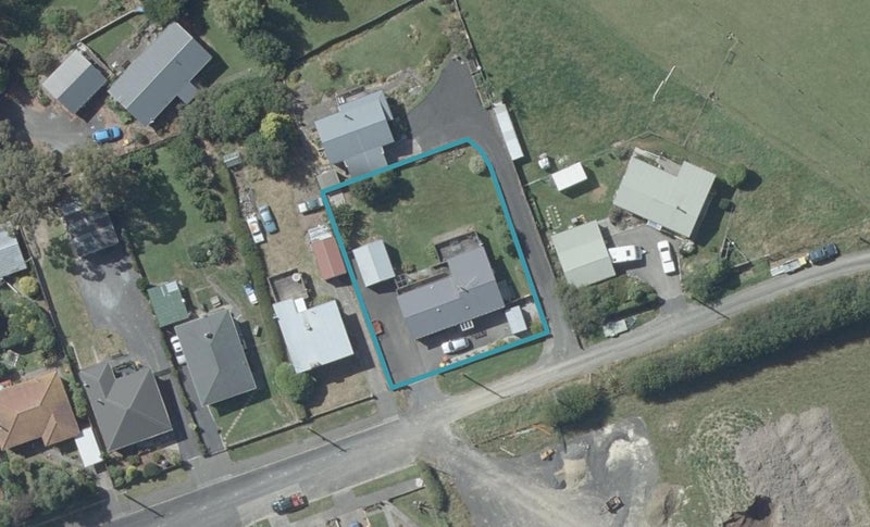 16 Brooklyn Street, Green Island, Dunedin - Carousel 1