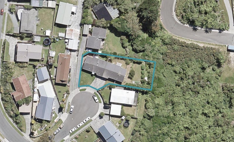 1/4 Owaka Close, Kelson, Lower Hutt - Carousel 1