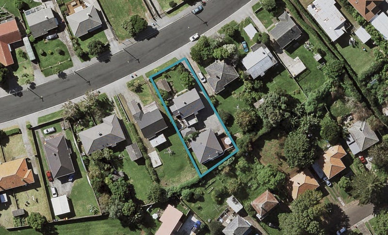 2/18 Court Crescent, Panmure, Auckland - Carousel 1