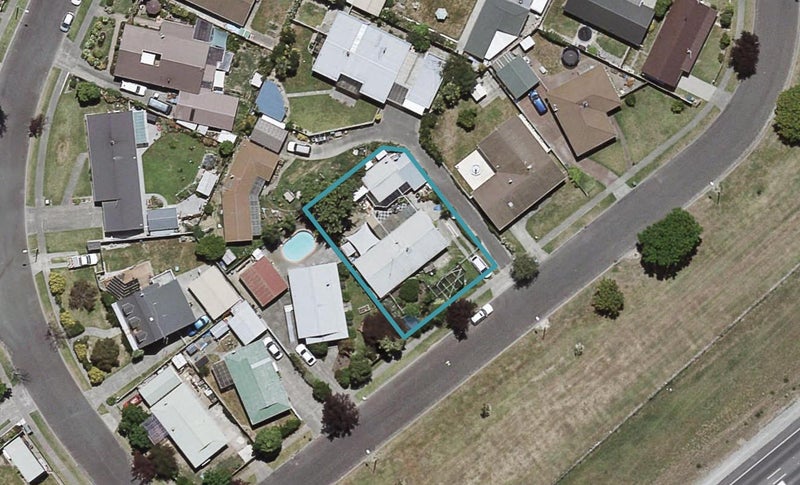 12 Perry Crescent, Greenmeadows, Napier - Carousel 1