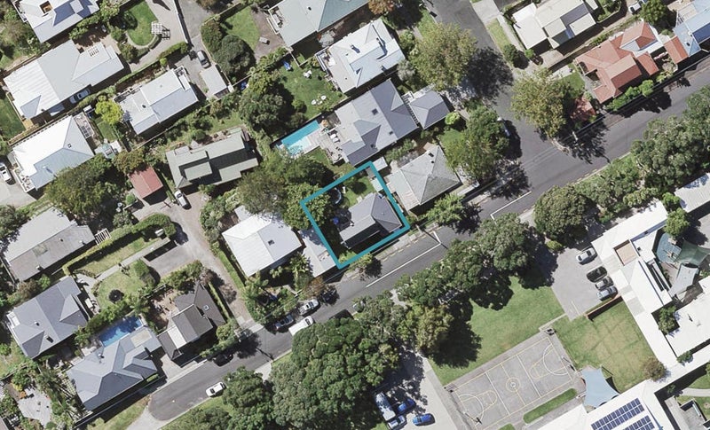 1 Morrison Avenue, Narrow Neck, Auckland - Carousel 1