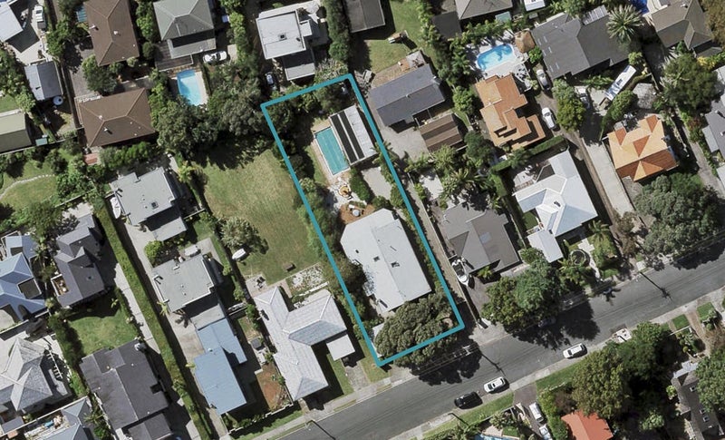 8 Norwood Road, Bayswater, Auckland - Carousel 1