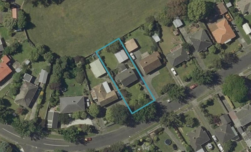 62 Savage Crescent, West End, Palmerston North - Carousel 1