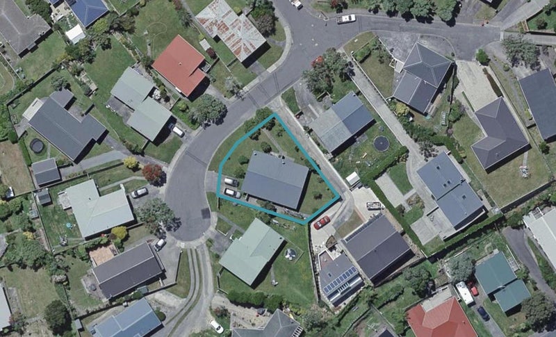 27A Cheyne Walk, Newlands, Wellington - Carousel 1