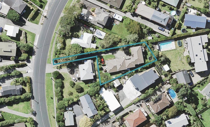 2/357 Beach Road, Campbells Bay, Auckland - Carousel 1
