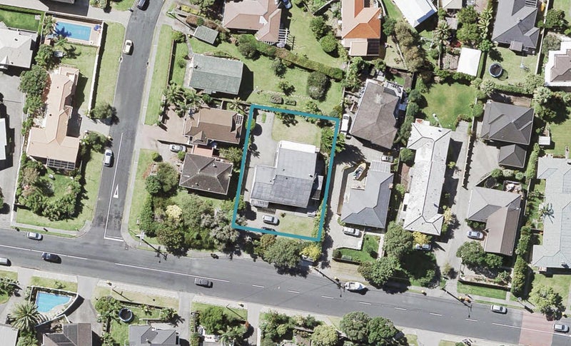 627 Beach Road, Rothesay Bay, Auckland - Carousel 1