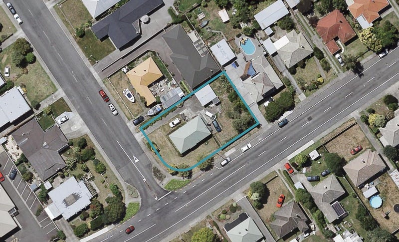1200 Willowpark Road North, Mayfair, Hastings - Carousel 1
